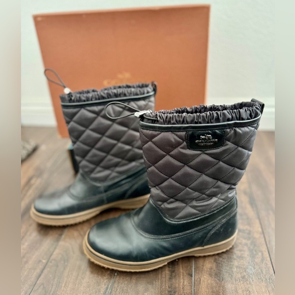Coach Samara Quilted Boots Womens size 8 preloved - Picture 2 of 5